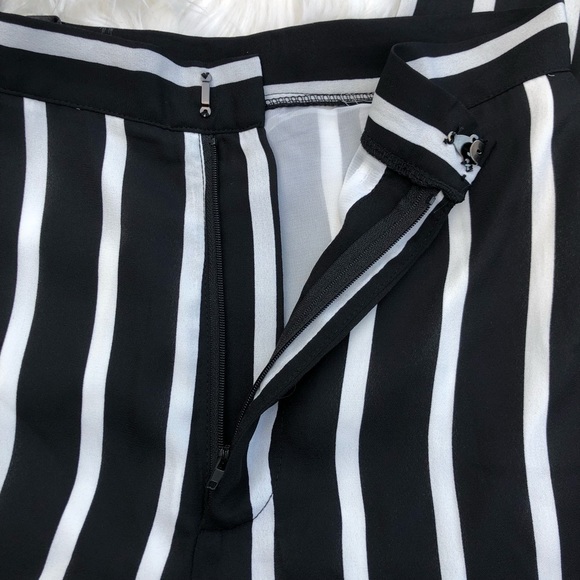 ~SHEIN~  Vertical Striped Wide Leg Pants. Size XS - Picture 6 of 8